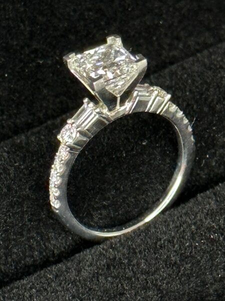 IGI Certified 1.65 CT F VS1 Lab Grown Princess Cut Diamond Ring - Image 2