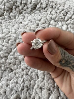 IGI Certified 2.01 CT D VS1 Lab-Grown Round Brilliant Cut Diamond Ring