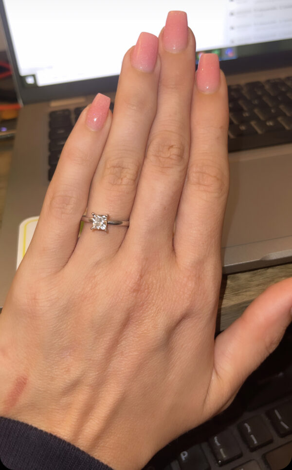 IGI Certified 0.84 CT H VVS1 Lab Grown Princess Cut Diamond Ring
