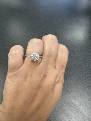 IGI Certified 3.01 CT H VS 2 Lab Grown Round Brilliant Diamond Ring