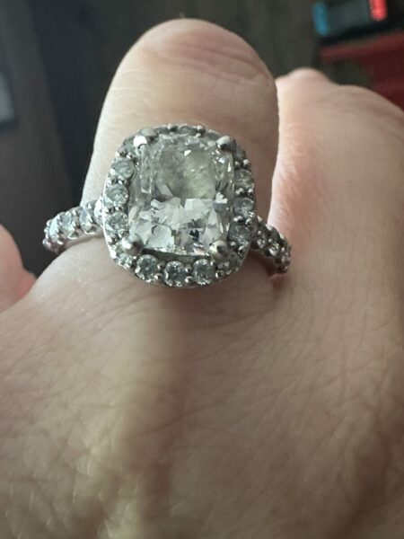 IGI Certified 2.70 CT H VS2 Lab Grown Cushion Brilliant Diamond Ring - Image 2