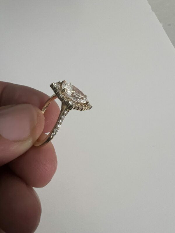 IGI Certified 2.11 CT E VS1 Lab-Grown Pear Brilliant Ring with Matching Wedding Band - Image 6