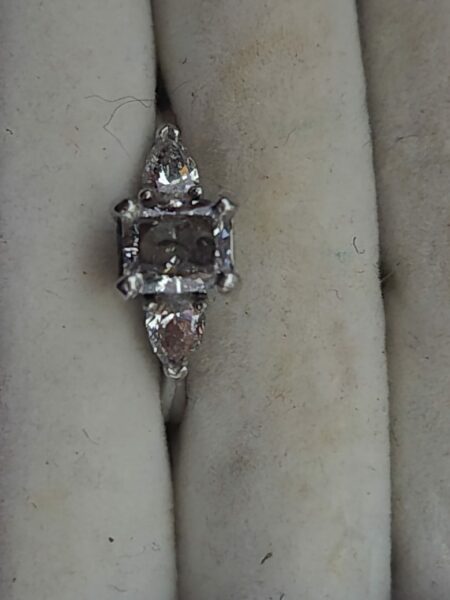 GIA Certified 1.01 CT E VVS1 Cut Cornered Rectangular Modified Diamond Ring - Image 2