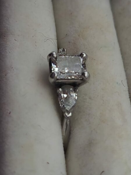 GIA Certified 1.01 CT E VVS1 Cut Cornered Rectangular Modified Diamond Ring - Image 5