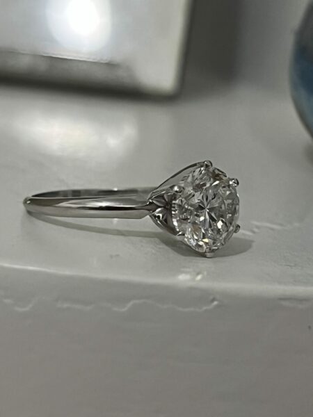 IGI Certified 3.13 CT H VS 1 Lab Grown Round Brilliant Diamond Ring - Image 4