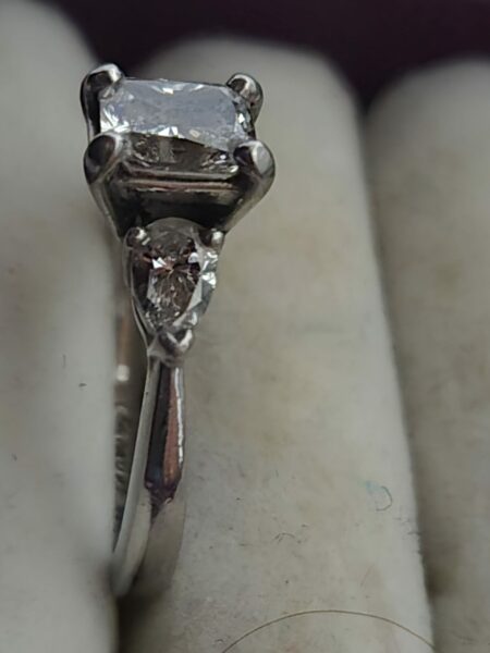 GIA Certified 1.01 CT E VVS1 Cut Cornered Rectangular Modified Diamond Ring - Image 4
