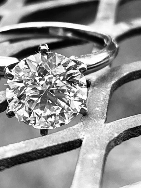 IGI Certified 3.13 CT H VS 1 Lab Grown Round Brilliant Diamond Ring - Image 7