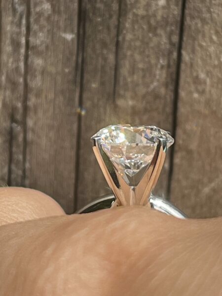 IGI Certified 3.13 CT H VS 1 Lab Grown Round Brilliant Diamond Ring - Image 6