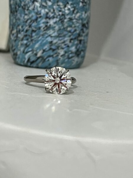 IGI Certified 3.13 CT H VS 1 Lab Grown Round Brilliant Diamond Ring - Image 5