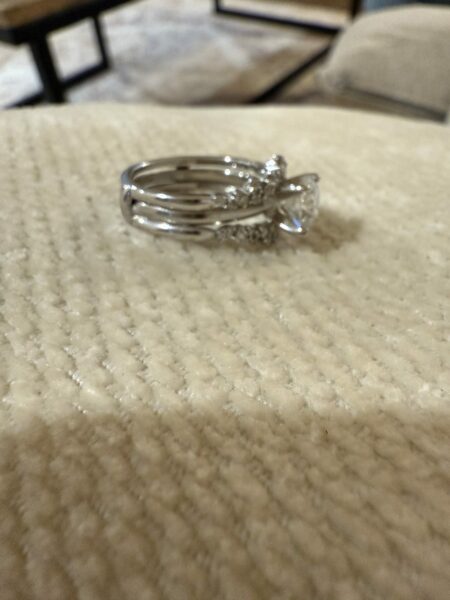 IGI Certified 1.51 CT E VS1 Lab Grown Round Brilliant Diamond Ring - Image 4