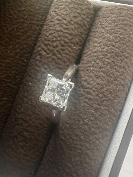 IGI Certified 1.01 CT J VS1 Lab Grown Princess Cut Diamond Ring - Image 4