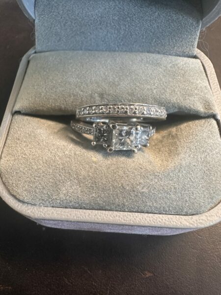 0.50 CT H/I I1 Princess Cut Diamond Ring and Matching Band - Image 4