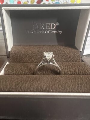 IGI Certified 1.01 CT J VS1 Lab Grown Princess Cut Diamond Ring