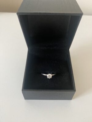 IGI Certified 0.72 CT D VVS2 Lab Grown Round Brilliant Diamond Ring