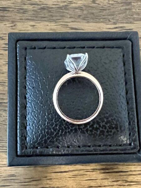 IGI Certified 3.03 CT E VS1 Lab Grown Emerald Cut Diamond 14 KT Rose Gold Ring - Image 4