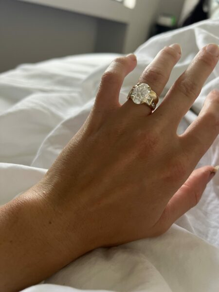 IGI Certified 2.8 CT E VS1 Lab Grown Oval Cut Diamond Ring - Image 2