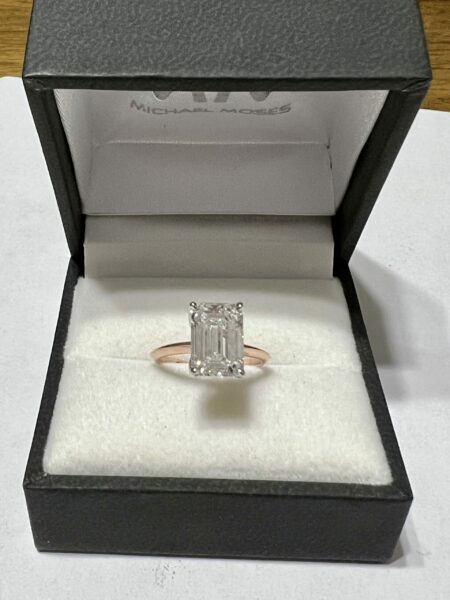 IGI Certified 3.03 CT E VS1 Lab Grown Emerald Cut Diamond 14 KT Rose Gold Ring - Image 3