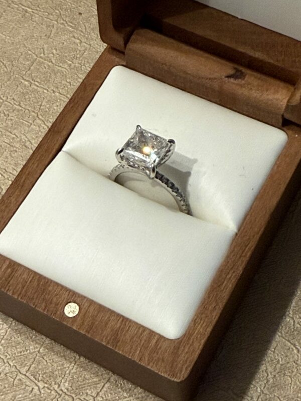 IGI Certified 2.48 CT E VS1 Lab Grown Princess Cut Diamond White Gold Ring - Image 7