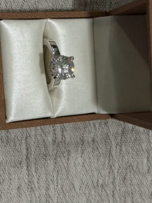 IGI Certified 3.21 CT F VS1 Lab Grown Round Brilliant Diamond Ring