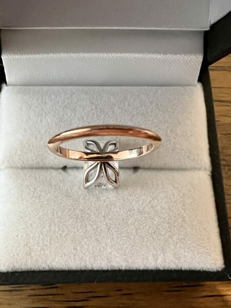 IGI Certified 3.03 CT E VS1 Lab Grown Emerald Cut Diamond 14 KT Rose Gold Ring - Image 5