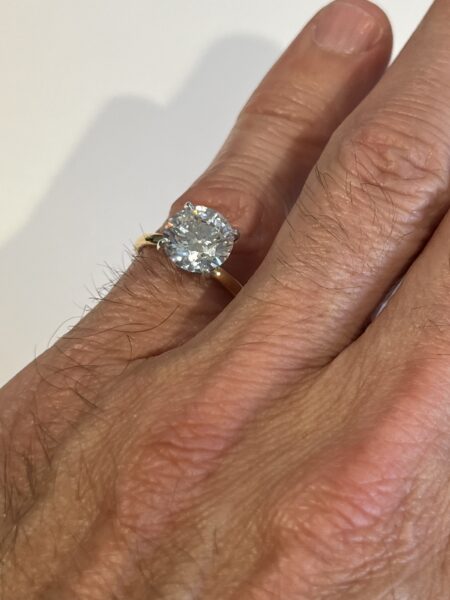 3.03 CT F VS1 Lab Grown Round Brilliant Diamond Ring - Image 2