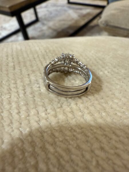 IGI Certified 1.51 CT E VS1 Lab Grown Round Brilliant Diamond Ring - Image 5
