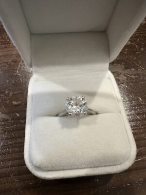 IGI Certified 3.01 CT E VS1 Lab Grown Round Brilliant Diamond Platinum Ring