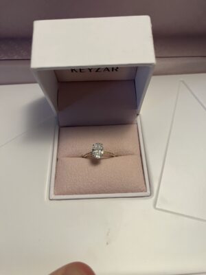 IGI Certified 1.8 CT E VVS2 Lab Grown Oval Brilliant Diamond Ring