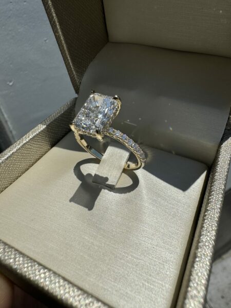 IGI Certified 3.02 CT E VVS2 Lab Grown Cut Cornered Rectangular Modified Brilliant Diamond Ring - Image 10