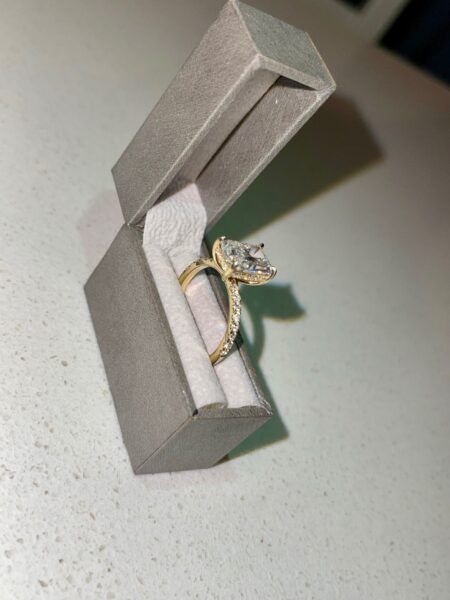 IGI Certified 3.02 CT E VVS2 Lab Grown Cut Cornered Rectangular Modified Brilliant Diamond Ring - Image 5