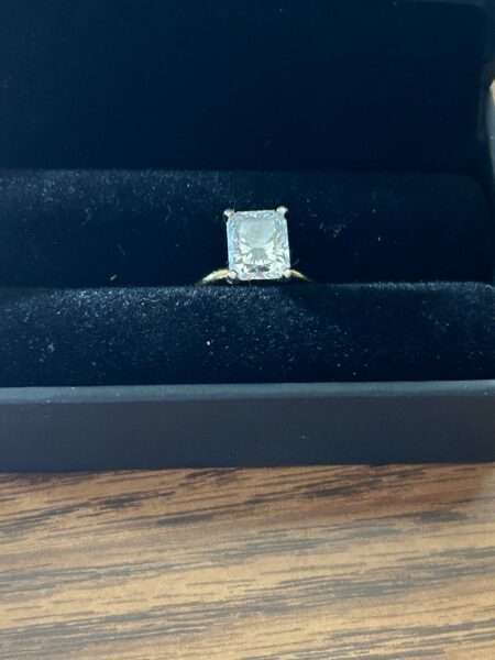 3.02 CT F SI1 Lab Grown Radiant Diamond 14 KT Gold Ring - Image 6