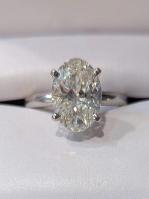 IGI Certified 3.01 CT H VS1 Lab Grown Oval Brilliant Diamond Ring