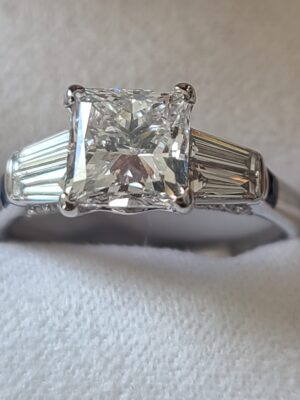 IGI Certified 1.5 CT F VS2 Lab Grown Princess Cut Diamond Ring