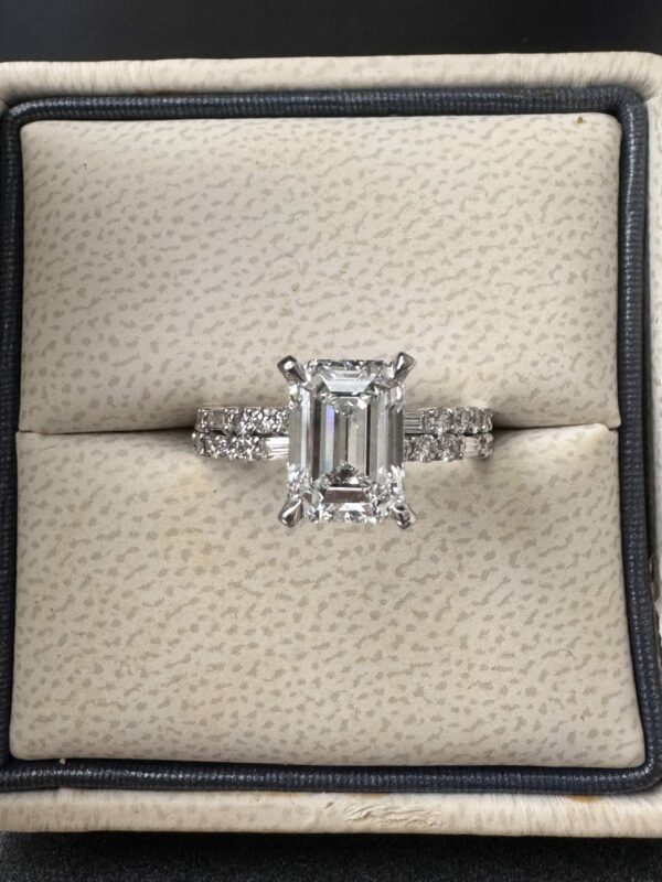 IGI Certified 2.21 CT D VVS2 Lab Grown Emerald Cut Diamond Ring - Image 3