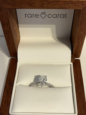 IGI Certified 1.50 CT E VVS2 Lab Grown Oval Brilliant Diamond Ring