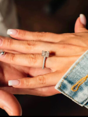 IGI Certified 1.92 CT G VS1 Lab-Grown Cut Cornered Rectangular Modified Brilliant Diamond Ring