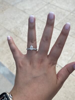 IGI Certified 0.90 CT E VS1 Lab Grown Pear Shaped Diamond Ring