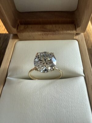 IGI Certified 2.9 CT G VVS1 Lab Grown Round Diamond Ring