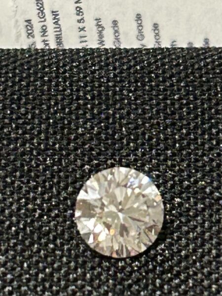 IGI Certified 2.85 CT G VS1 Lab Grown Round Brilliant Diamond - Image 7