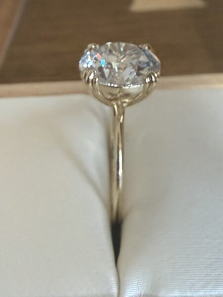 IGI Certified 2.9 CT G VVS1 Lab Grown Round Diamond Ring - Image 6