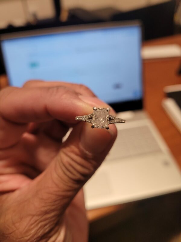 IGI Certified 1.63 CT F VVS2 Lab Grown Cushion Cut Diamond Ring - Image 7