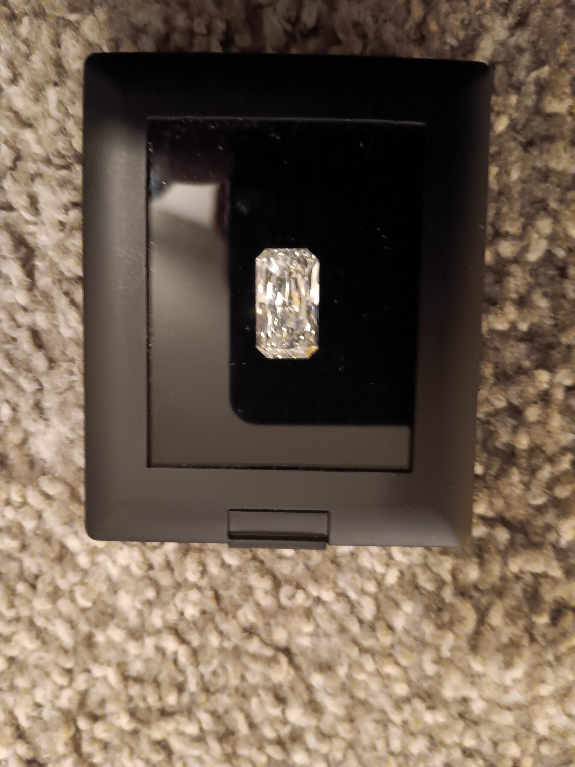 IGI Certified 8.0 CT H VS1 Lab Grown Cut Cornered Rectangular Modified Brilliant Diamond Ring - Image 2