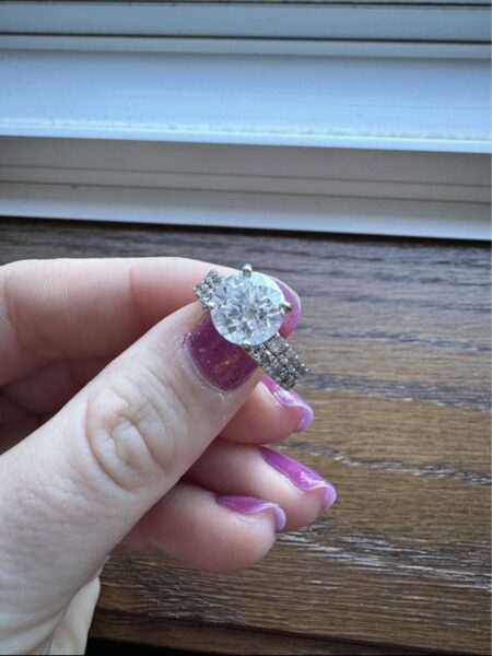 IGI Certified 2.01 CT D VVS2 Lab Grown Round Brilliant Diamond Ring - Image 7