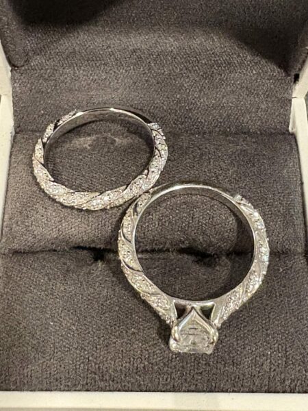 1.03 CT E VVS2 Lab Grown Cushion Cut Diamond Ring and Matching Band - Image 4