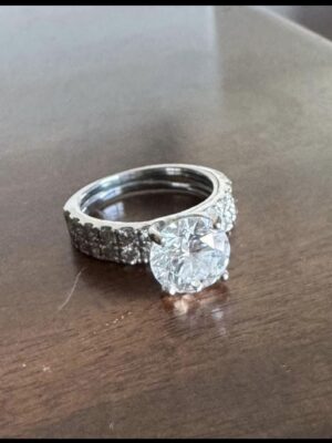 IGI Certified 2.01 CT D VVS2 Lab Grown Round Brilliant Diamond Ring