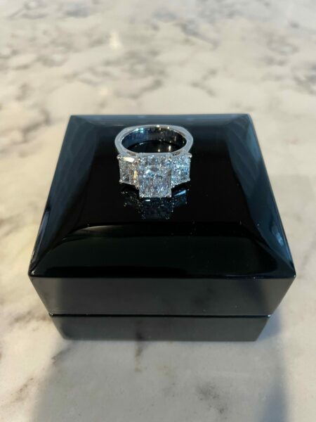 IGI Certified 4.01 CT F VS2 Lab Grown Cut Cornered Rectangular Modified Brilliant Diamond Ring - Image 3