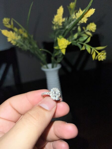 IGI Certified 1.00 CT E VS1 Lab Grown Oval Brilliant Diamond Ring - Image 4