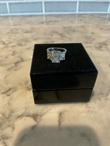 IGI Certified 4.01 CT F VS2 Lab Grown Cut Cornered Rectangular Modified Brilliant Diamond Ring - Image 5