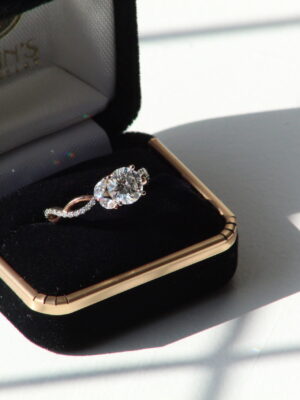 IGI Certified 1.32 CT E VS1 Lab Grown Round Brilliant Diamond Ring