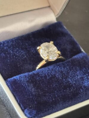 IGI Certified 3.02 CT G VS1 Lab Grown Oval Diamond Ring